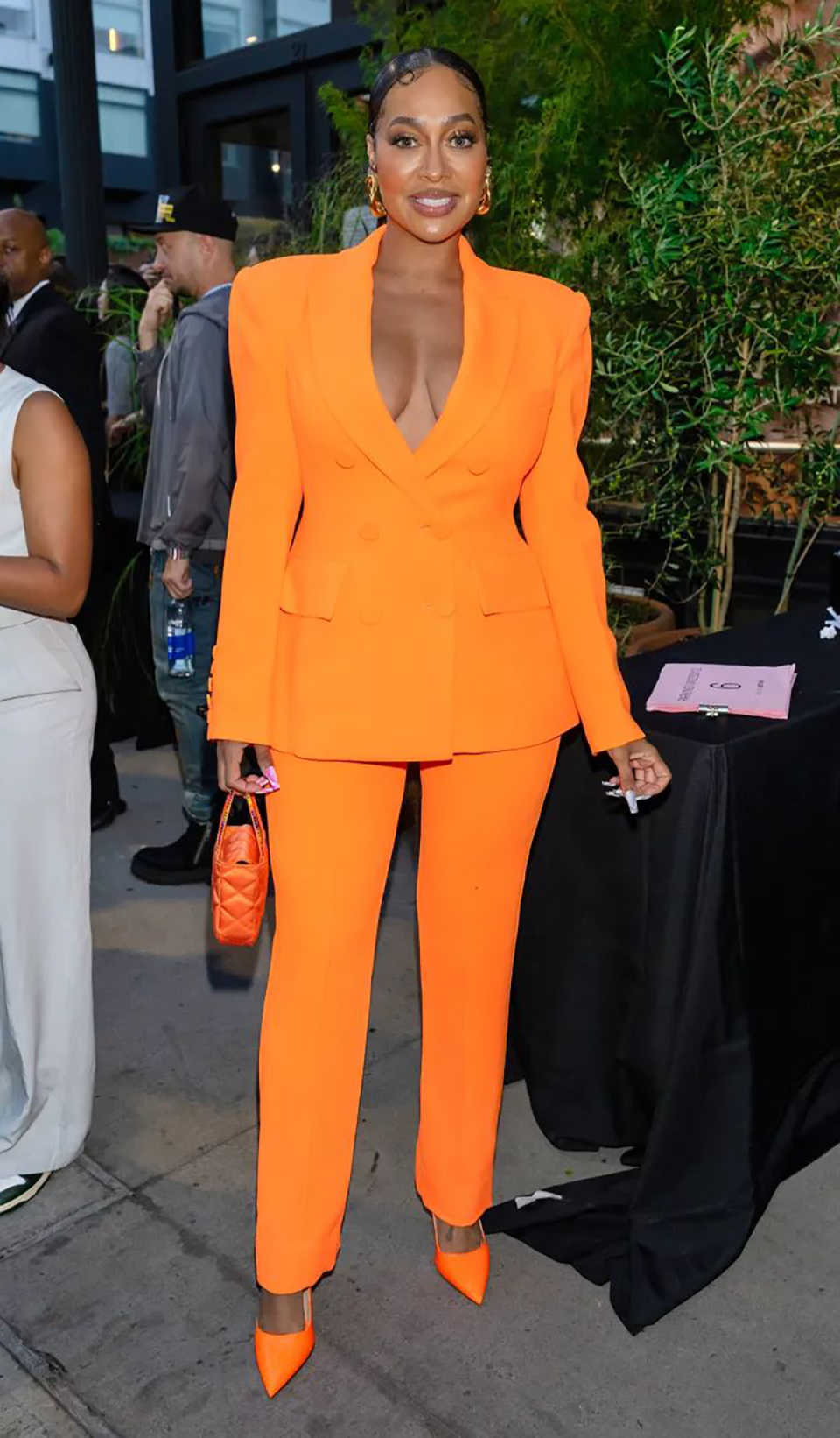 Customized Orange Spring Women - Women Formal Wear Designers のレビューと価格