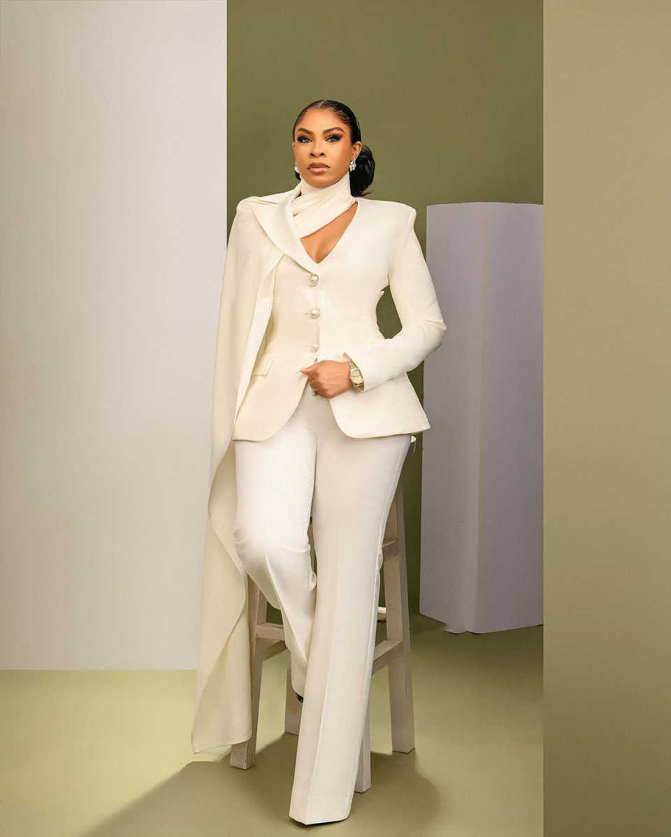 Designer Women Pants Suits Cus - Women'S Red Formal Wear のレビューと価格